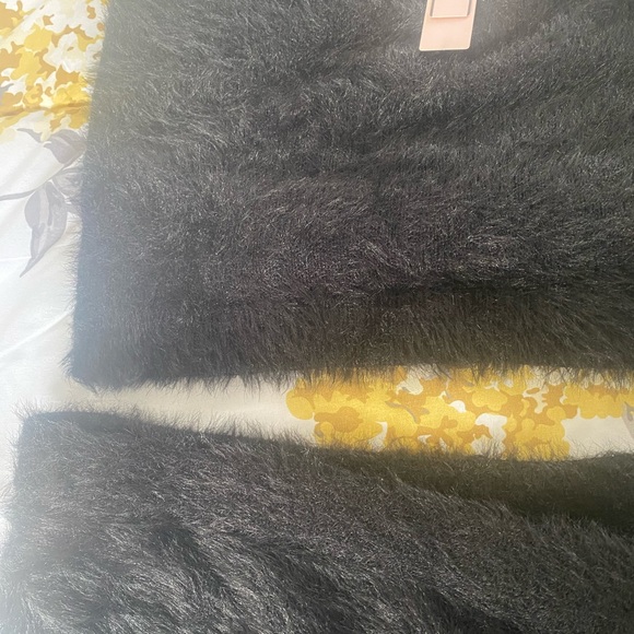 VICTORIA’S SECRET ❤️  Fuzzy Shorts & Top Set - L ~ NWT - Picture 8 of 11